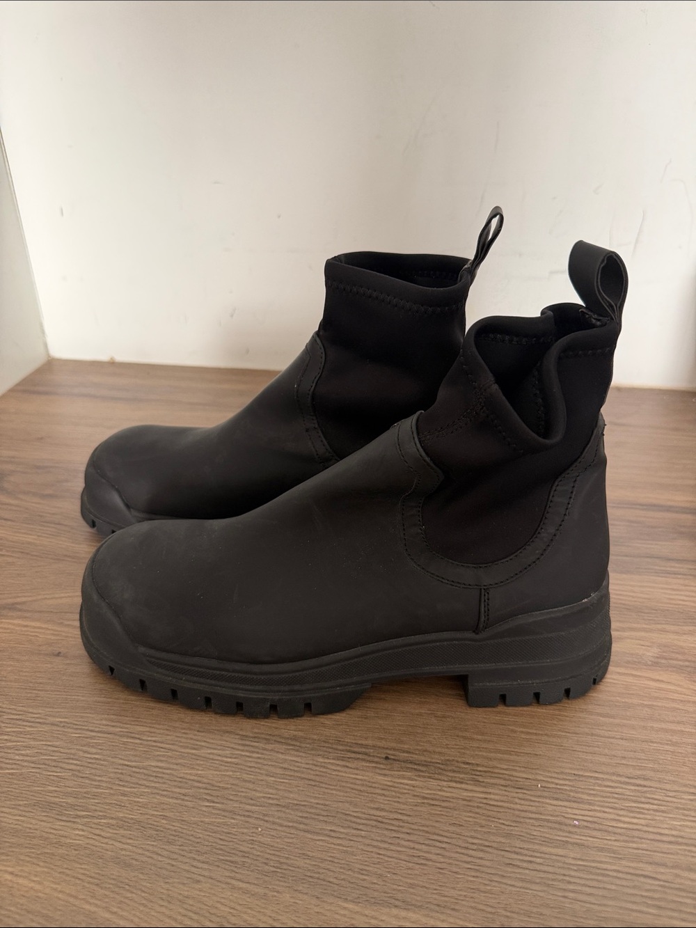 Zara women’s rubberized chunky rain boot / US 8